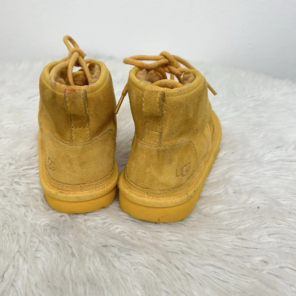 UGG‎ Kids Neumel Sheepskin Chukka Boots Golden Yellow Size 4 Tie Up Plush Lining